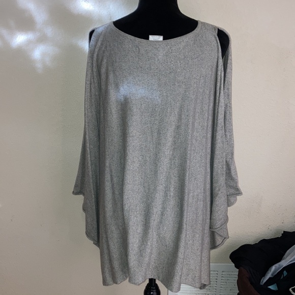 Cold Shoulder cocoon sweater - Picture 2 of 6